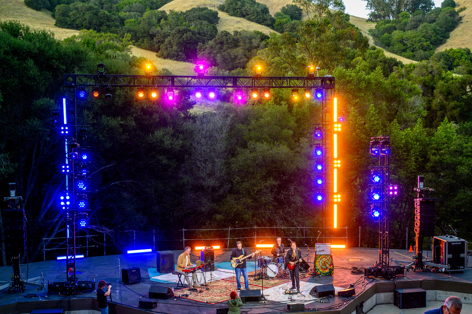Siesta Valley Bowl’s Spring Bash featured the opening “groovetronica” act, Free Moment on May 30.