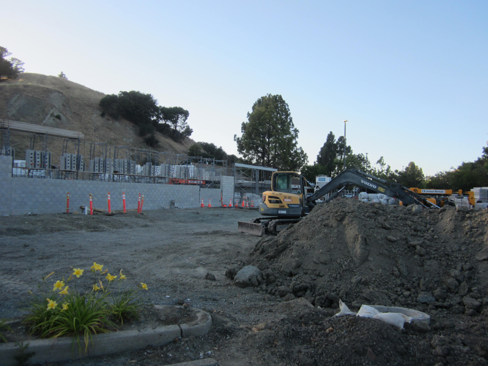 Unforeseen delays hinder Grocery Outlet construction 